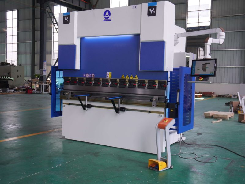 170T2500MM CNC Hydraulic press brake 4+1 axis with China AX-68T controller - Image 3