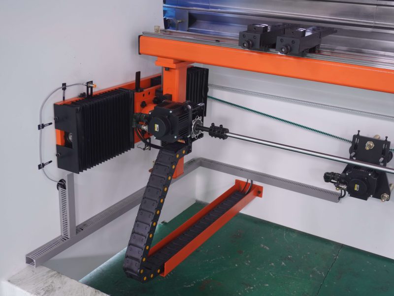 170T2500MM CNC Hydraulic press brake 4+1 axis with China AX-68T controller - Image 8