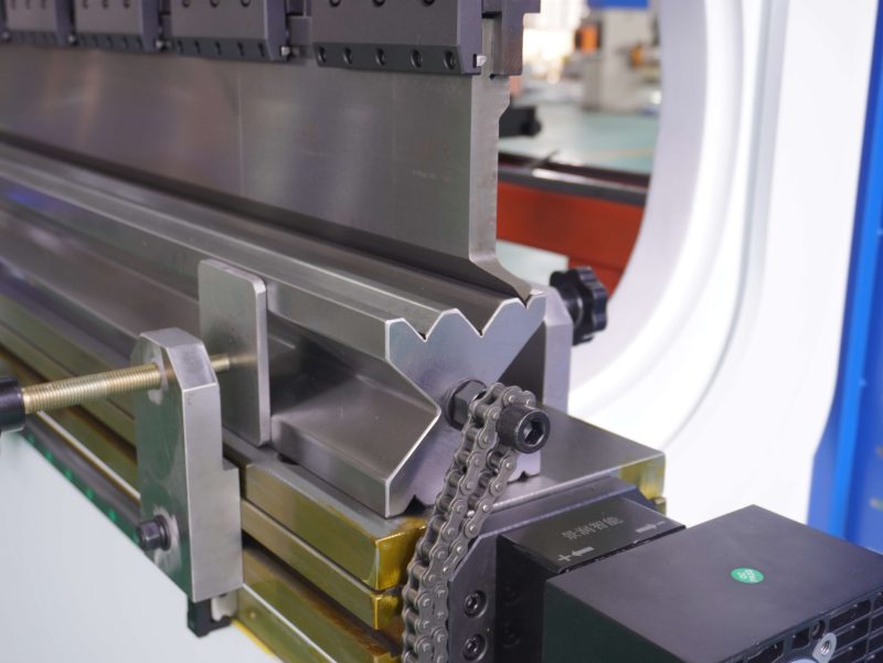 170T2500MM CNC Hydraulic press brake 4+1 axis with China AX-68T controller - Image 7