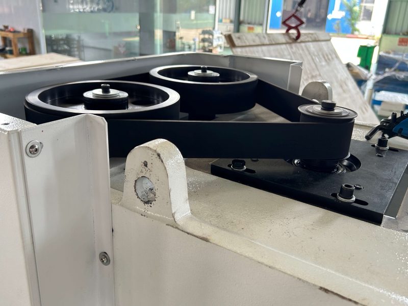 High Efficiency CNC Energy Saving Pure Electric Press Brake 12T600MM with ECO-10ES System - Image 4