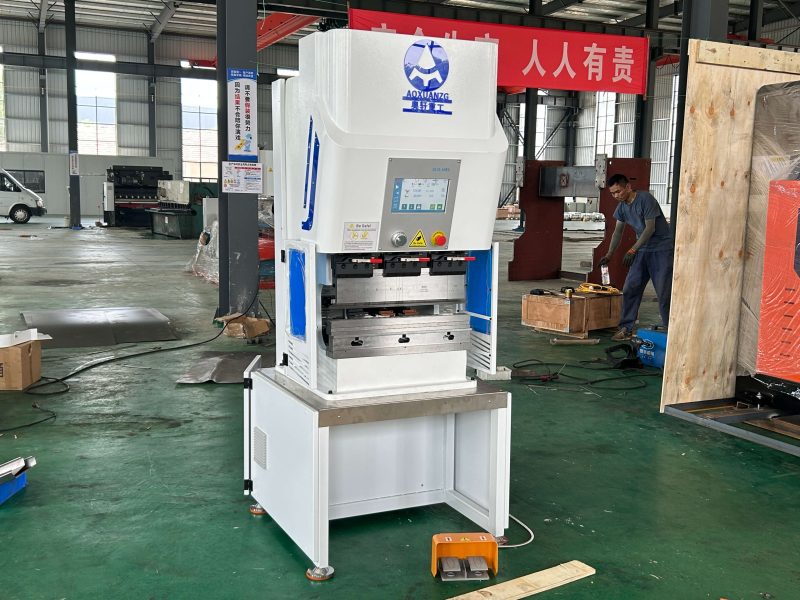 High Efficiency CNC Energy Saving Pure Electric Press Brake 12T600MM with ECO-10ES System - Image 2
