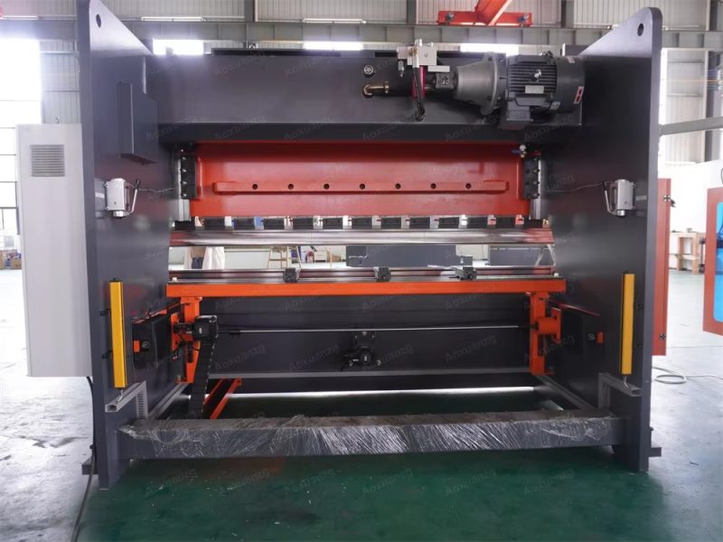 WE67K-130T3200 CNC Electro Hydraulic Press Brake Machine With DELEM DA58TX 4+1 Axis - Imagen 4