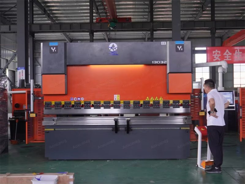 WE67K-130T3200 CNC Electro Hydraulic Press Brake Machine With DELEM DA58TX 4+1 Axis - Imagen 2