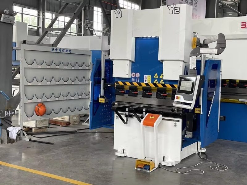 Aoxuan WE67K-40T1200 4+1 Axis DELEM DA53T System  Hydraulic CNC Press Brake Machine Bending Machine - Image 3
