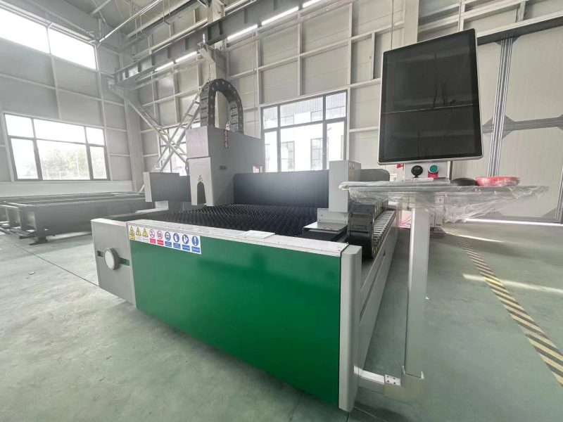CNC Fiber Laser Cutting Machine for Stainless Steel 1500W 3015 Size - Image 4