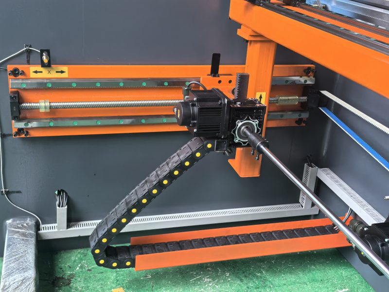 WE67K-130T3200 CNC Electro- hydraulic Press Brake Machine Bending Machine With DELEM DA53TX 4+1 Axis 2D Program - Imagen 4
